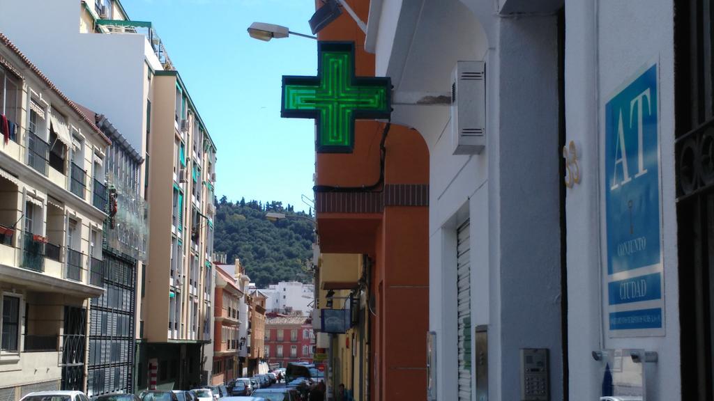 Apartamentos Fernando El Catolico Málaga Extérieur photo