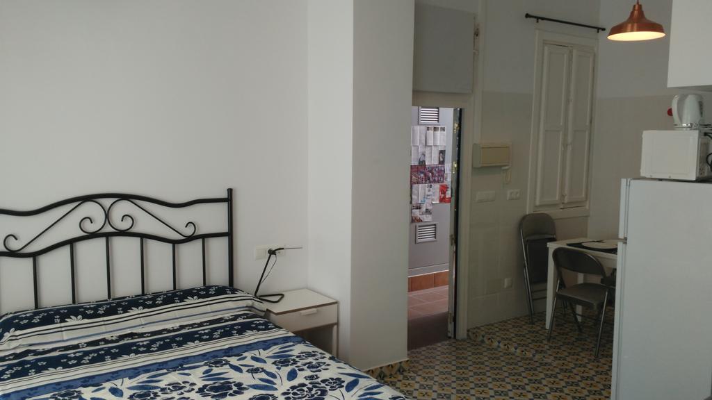 Apartamentos Fernando El Catolico Málaga Extérieur photo